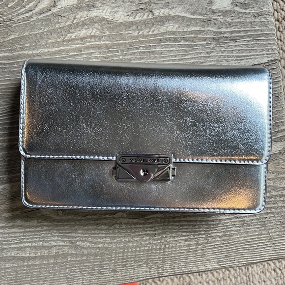 MICHAEL KORS SHINY SILVER CECE CLUTCH CHAIN INCLUDED!!!!! - Picture 13 of 17